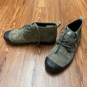 Tom’s high top men’s shoes. Size 10.5